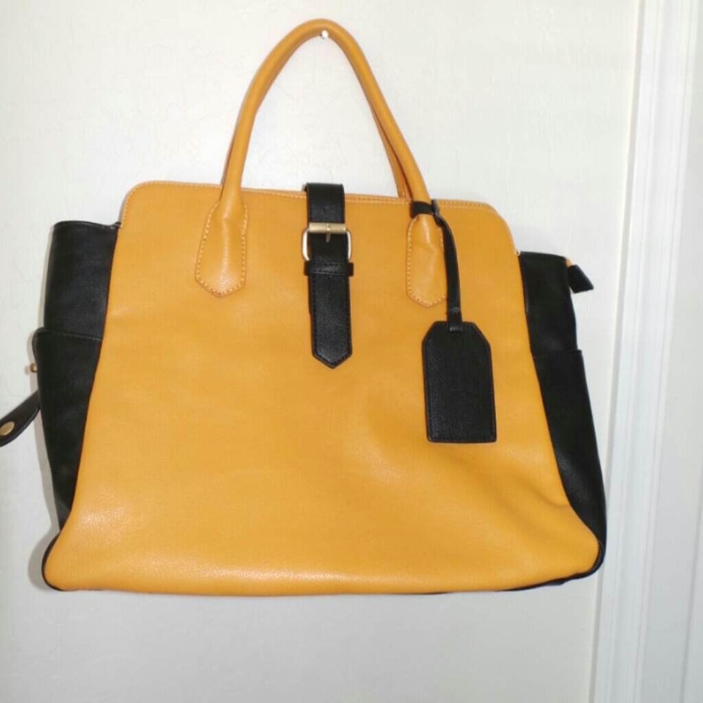 Mmustered and black bag