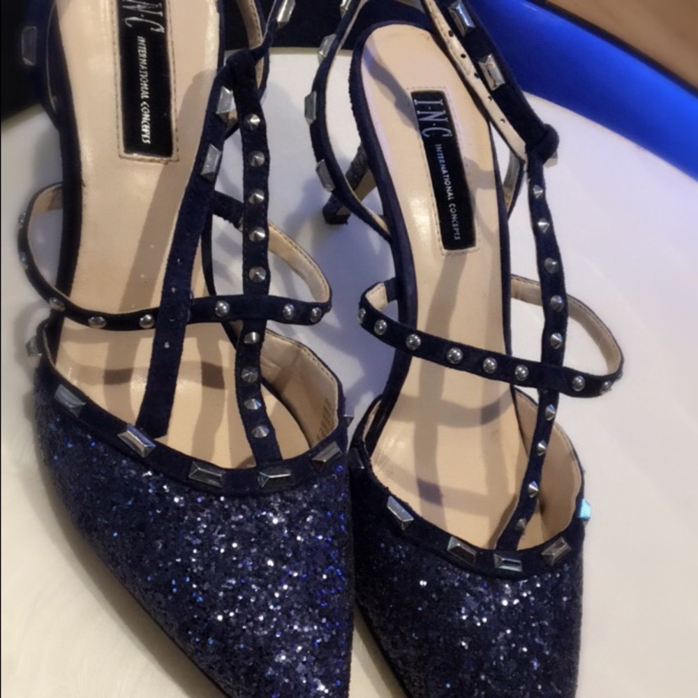 Inc studded short pumps super trendy no damage