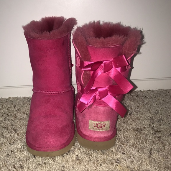 bailey bow uggs size 8 bailey bow uggs size 8