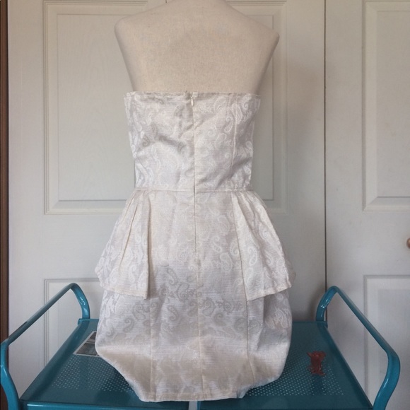 Beautiful medium gold and ivory strapless dress - Picture 6 of 6