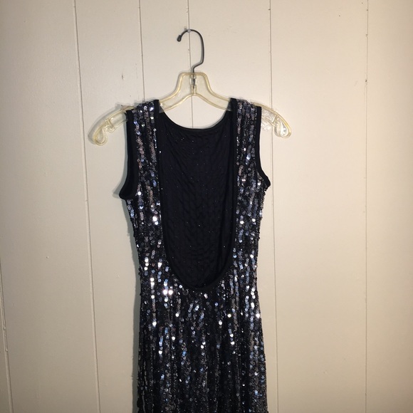 Dress - Picture 3 of 4