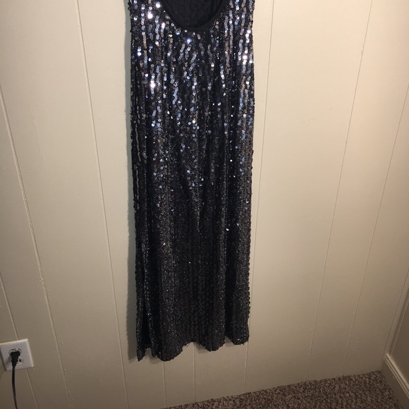 Dress - Picture 4 of 4