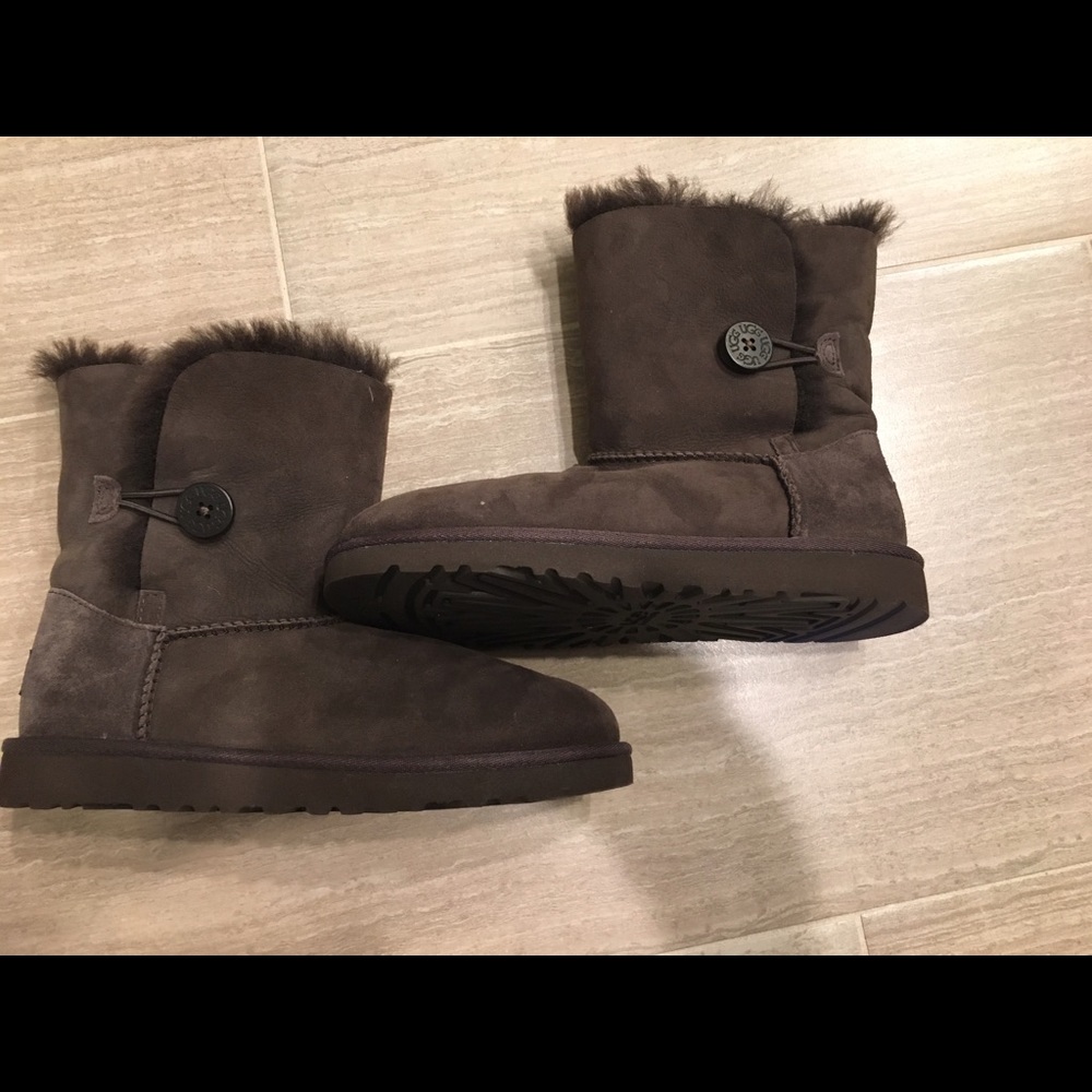 big kid button Bailey Ugg boots