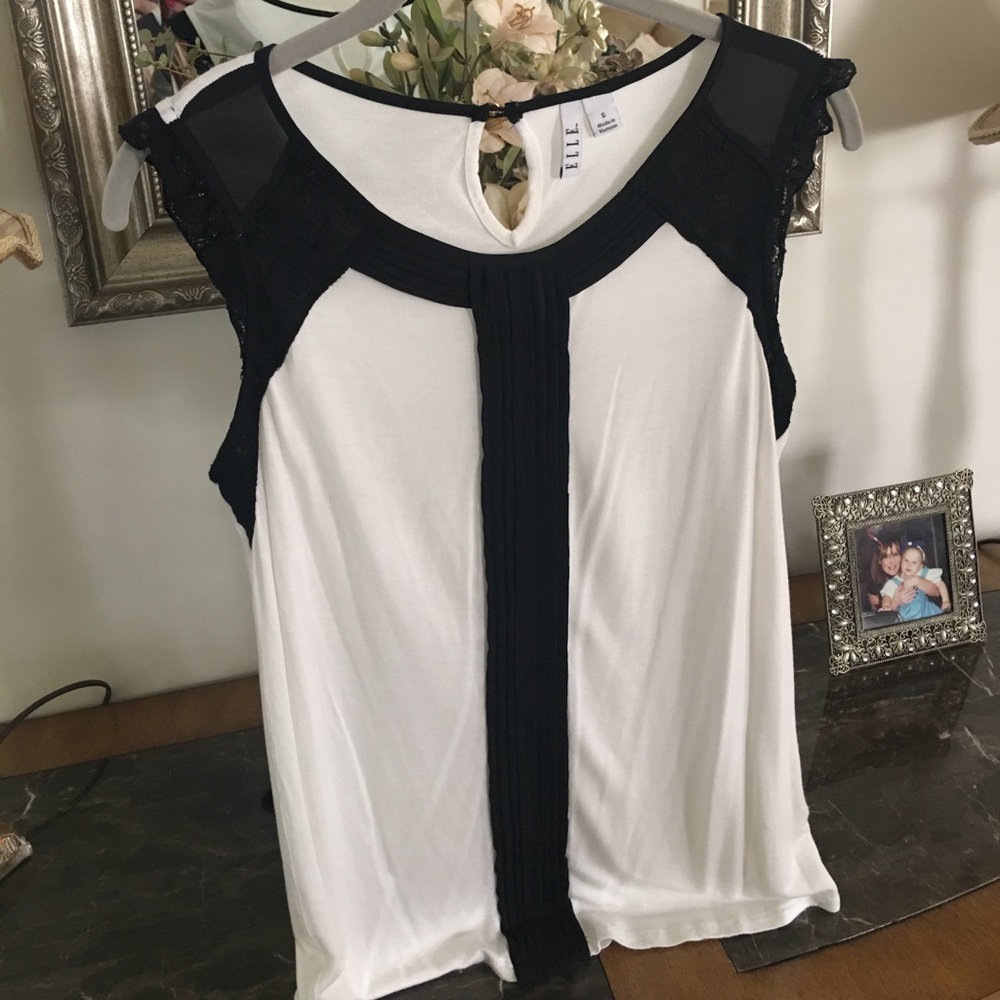 NEW ELLE SLEEVELESS TOP