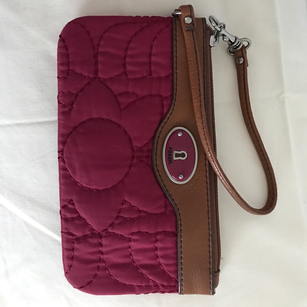 Super cute Fossil wristlet - ON HOLD!! Until 5/16