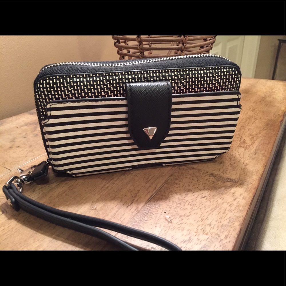 Stella & Dot Madison Tech Wallet
