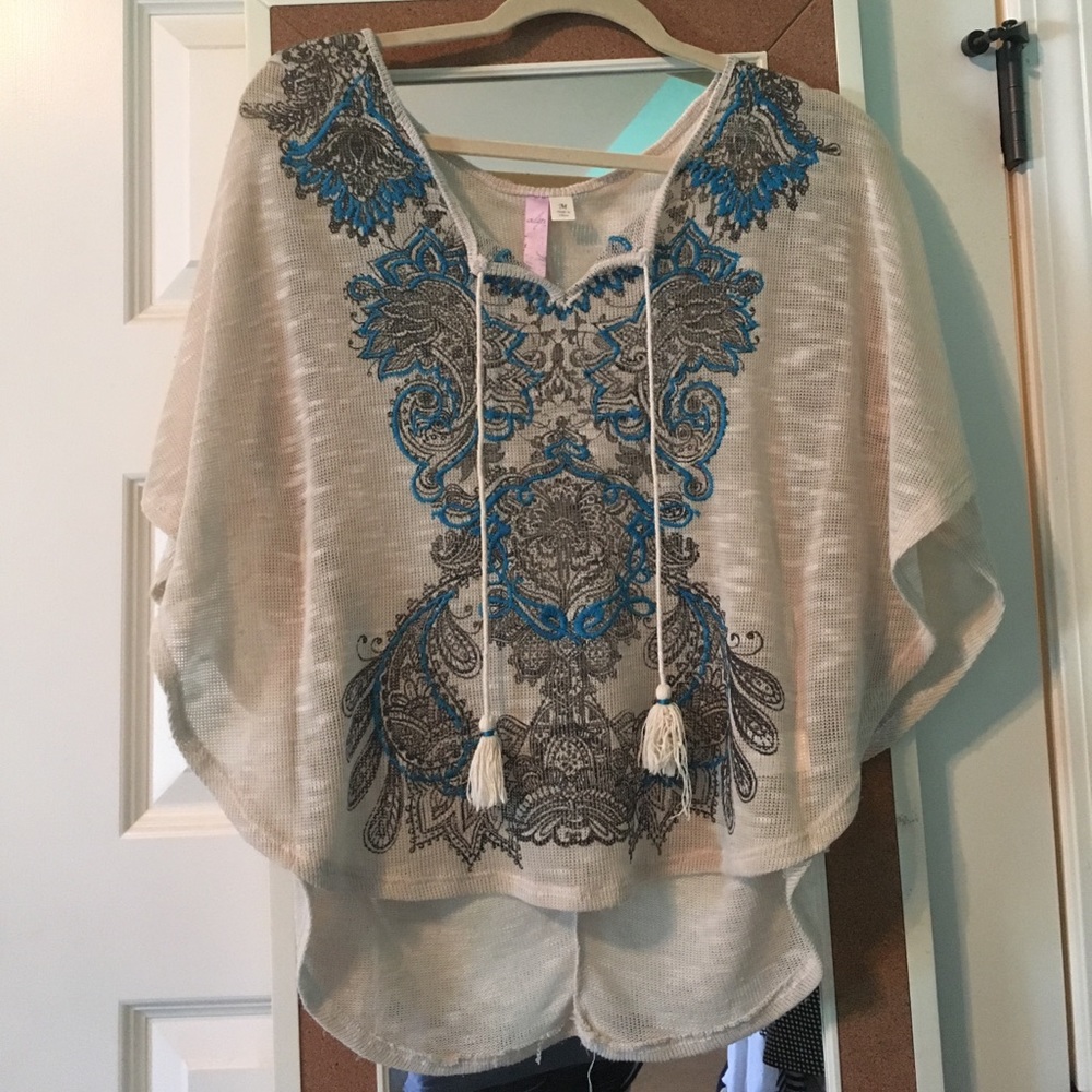 Light blouse with pattern
