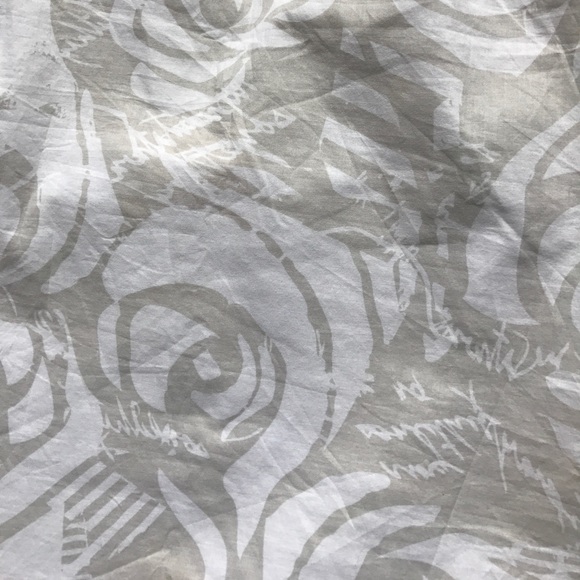 Volcom tank - Picture 2 of 3