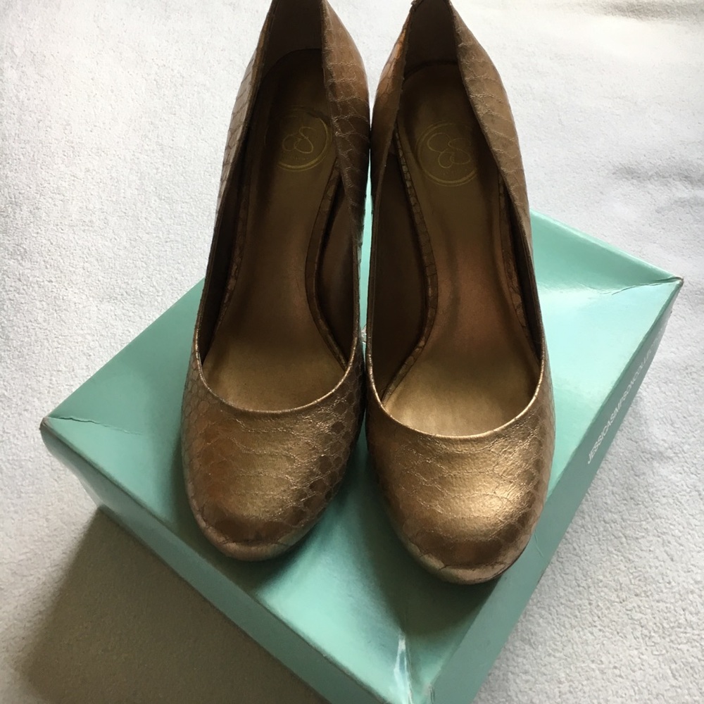Jessica Simpson gold pumps