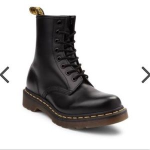 Doc Marten's 1460 8 Eye Boot - Black Leather