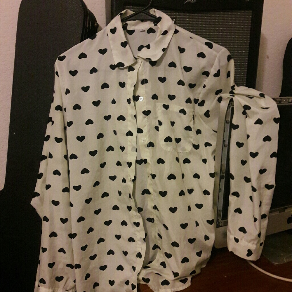 Long sleeve blouse w/ hearts design