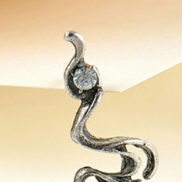 ⚡SALE!✨Swirly-Twirl Ear Crawler!✨💎 - Picture 6 of 7