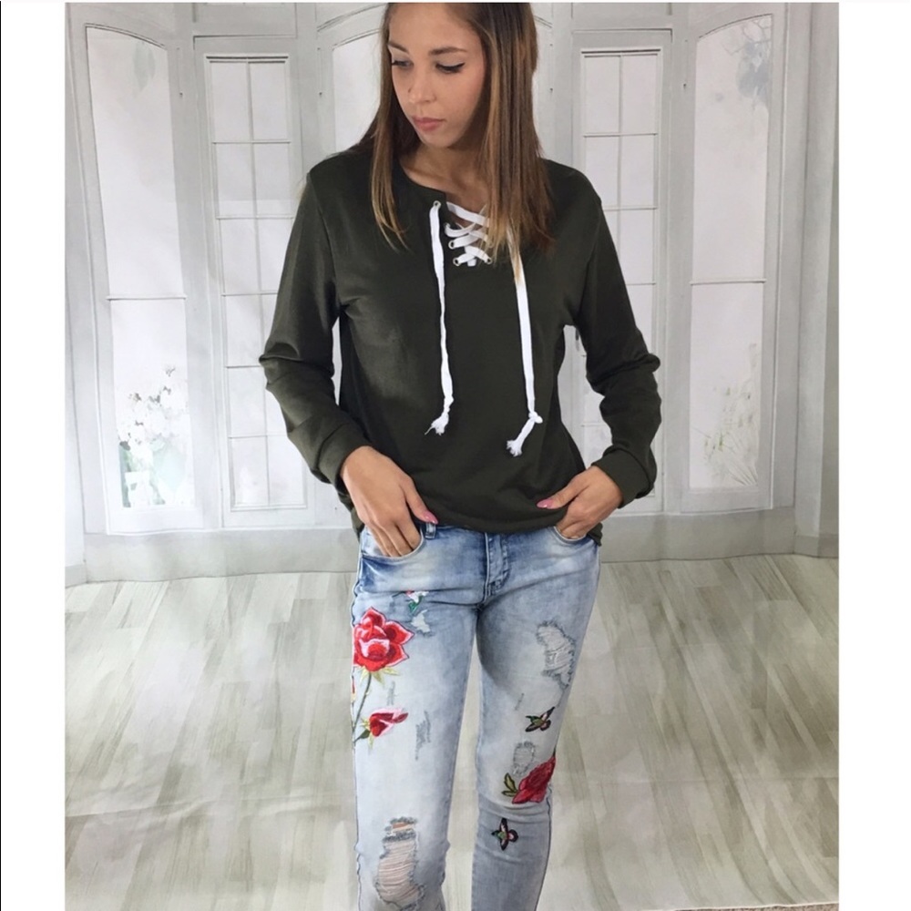 Distressed Embroidered Jeans - Picture 5 of 8