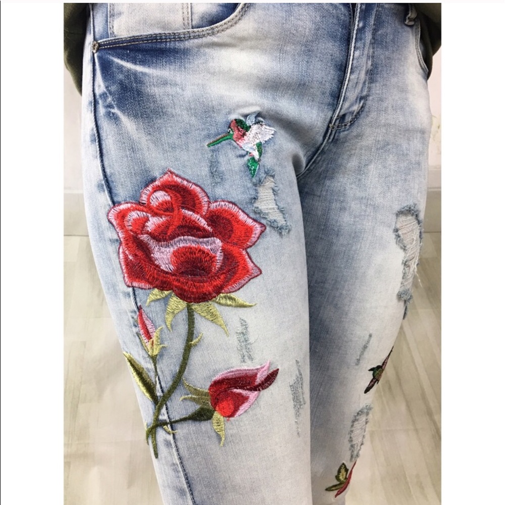 Distressed Embroidered Jeans - Picture 6 of 8