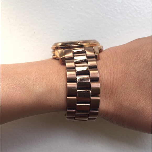 Rose Gold Michael Kors watch - Picture 2 of 3