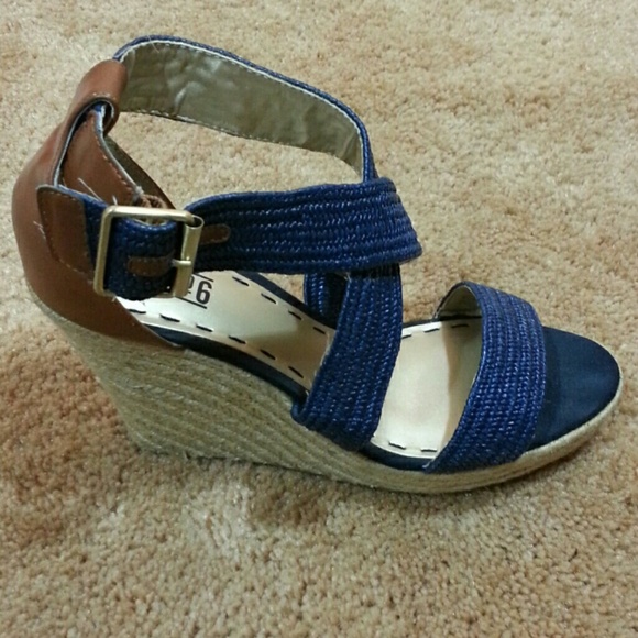 MIX NO.6 Cross Straps Wedges NWOT - Picture 3 of 7