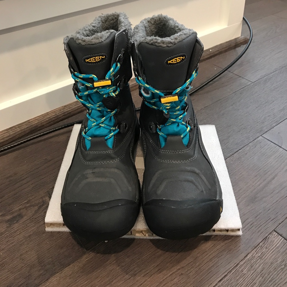 Snow Boots