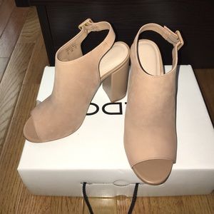 Tan open toed chunky heel sandals aldo