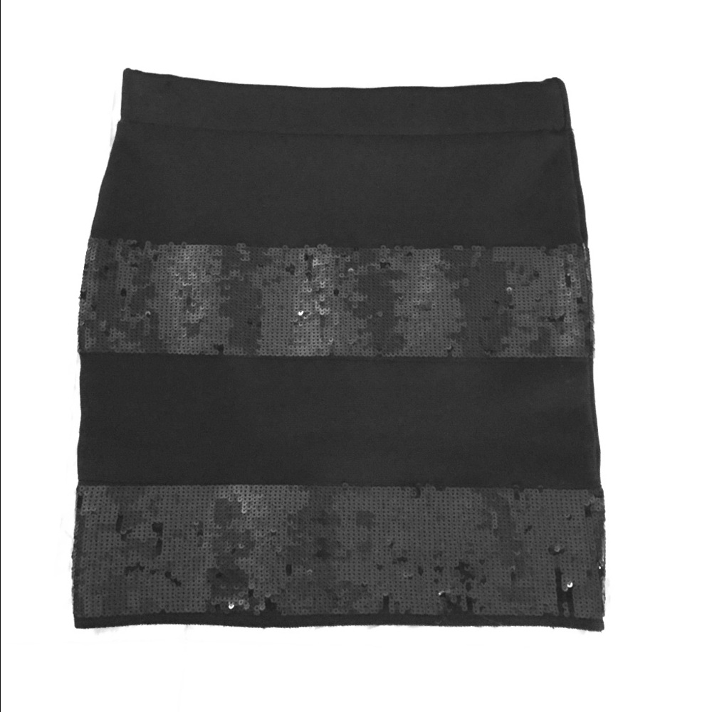 GUESS black skirt with sequins