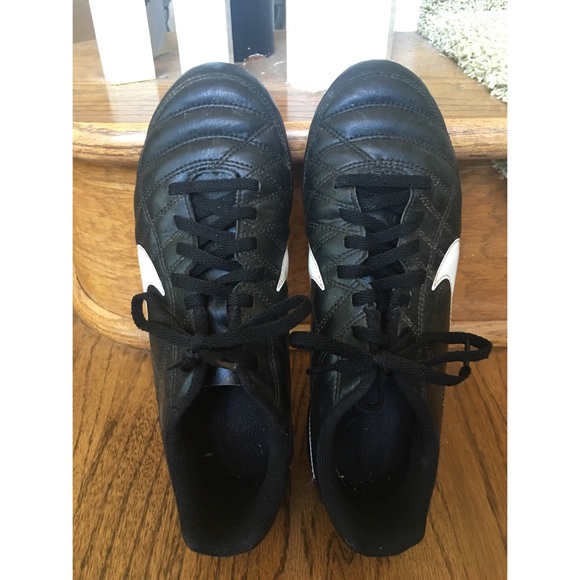 (Sold)Boys' Nike Soccer Cleats - Picture 1 of 4