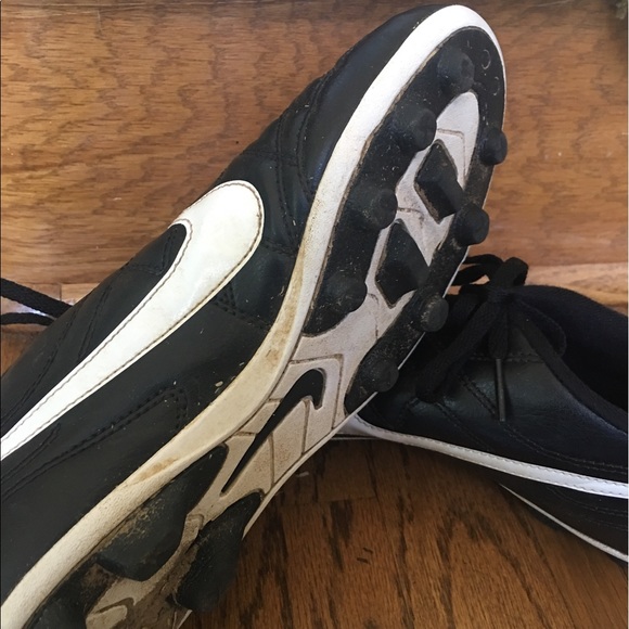 (Sold)Boys' Nike Soccer Cleats - Picture 4 of 4