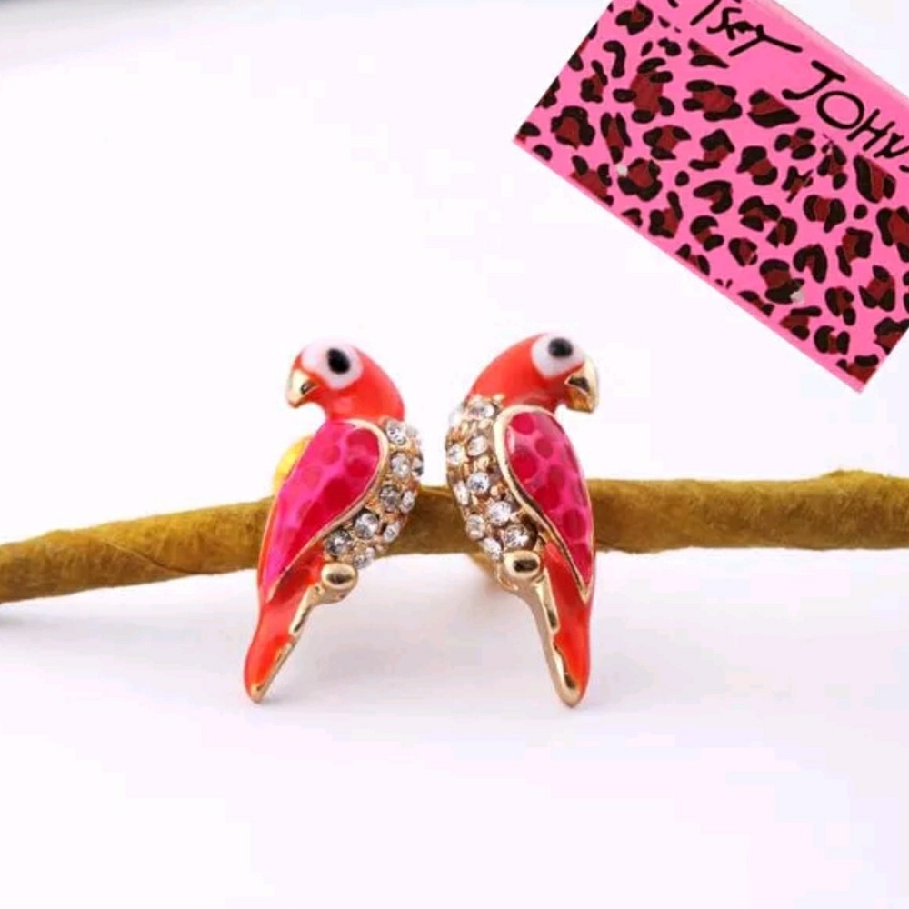 💋Betsey Johnson Parrot Perfection Earrings💋