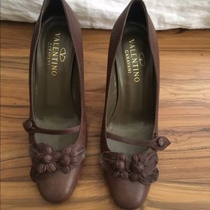 Valentino Taupe / brown heels