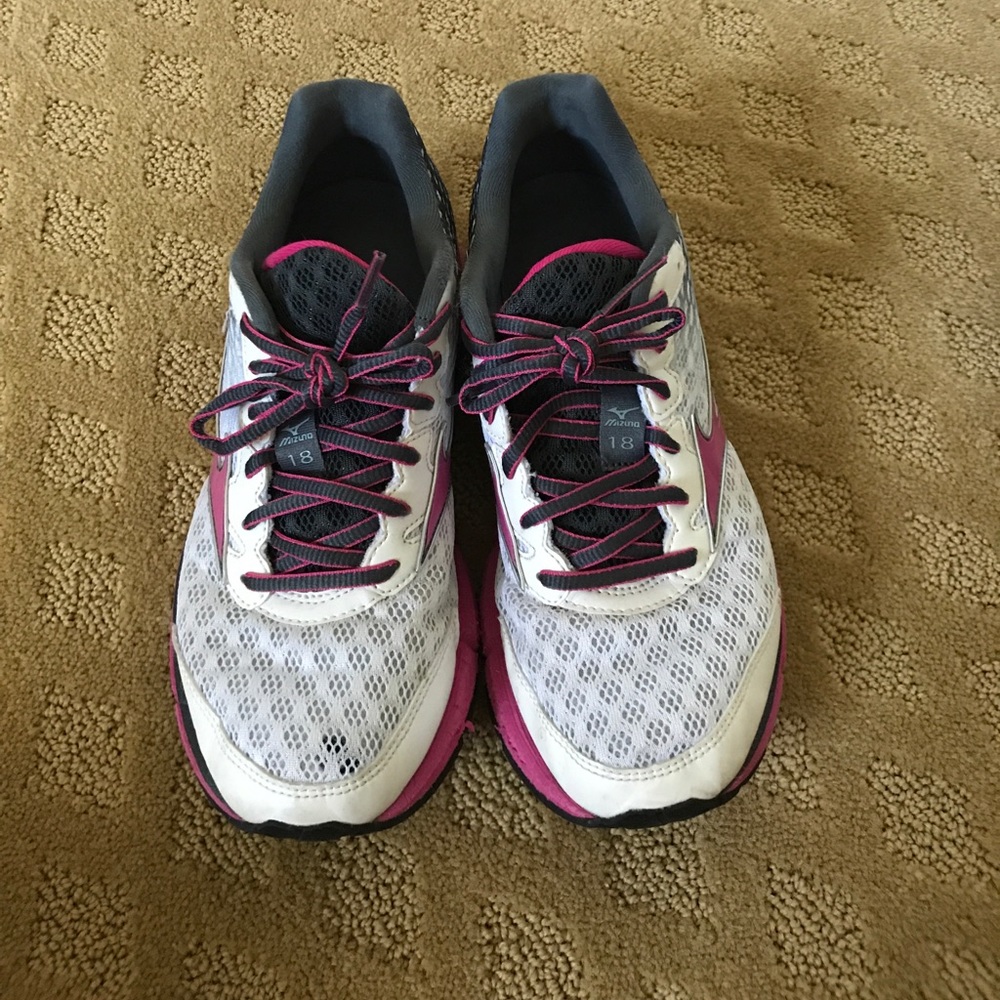 MIZUNO tennis shoes!!!!