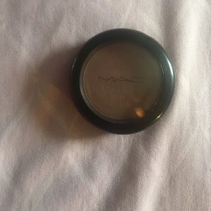 MAC powder blush in shade matte BLUNT