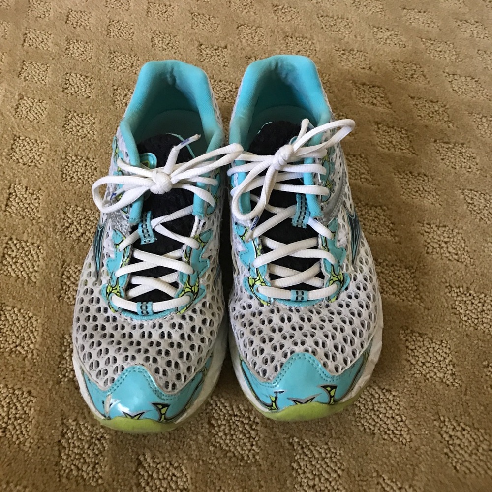 MIZUNO tennis shoes!!!!