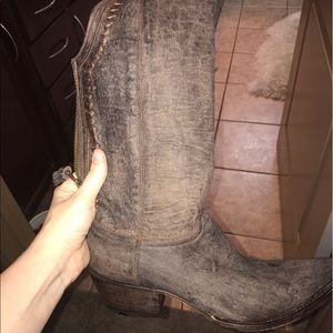 Never worn luccheses