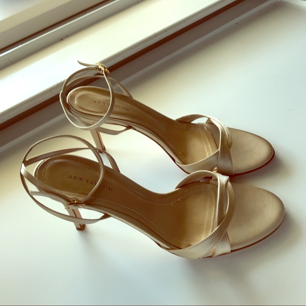 Satin champagne heel with ankle strap