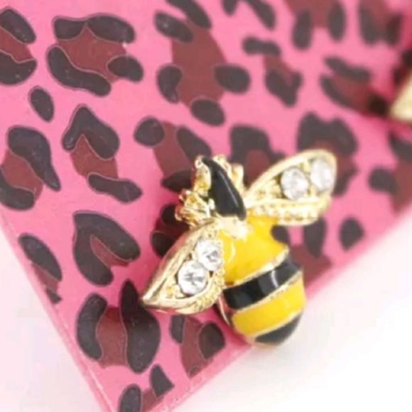 ⚡SALE!🐝"Bee-you-tiful" Betsey Johnson Earrings!🐝 - Picture 4 of 4