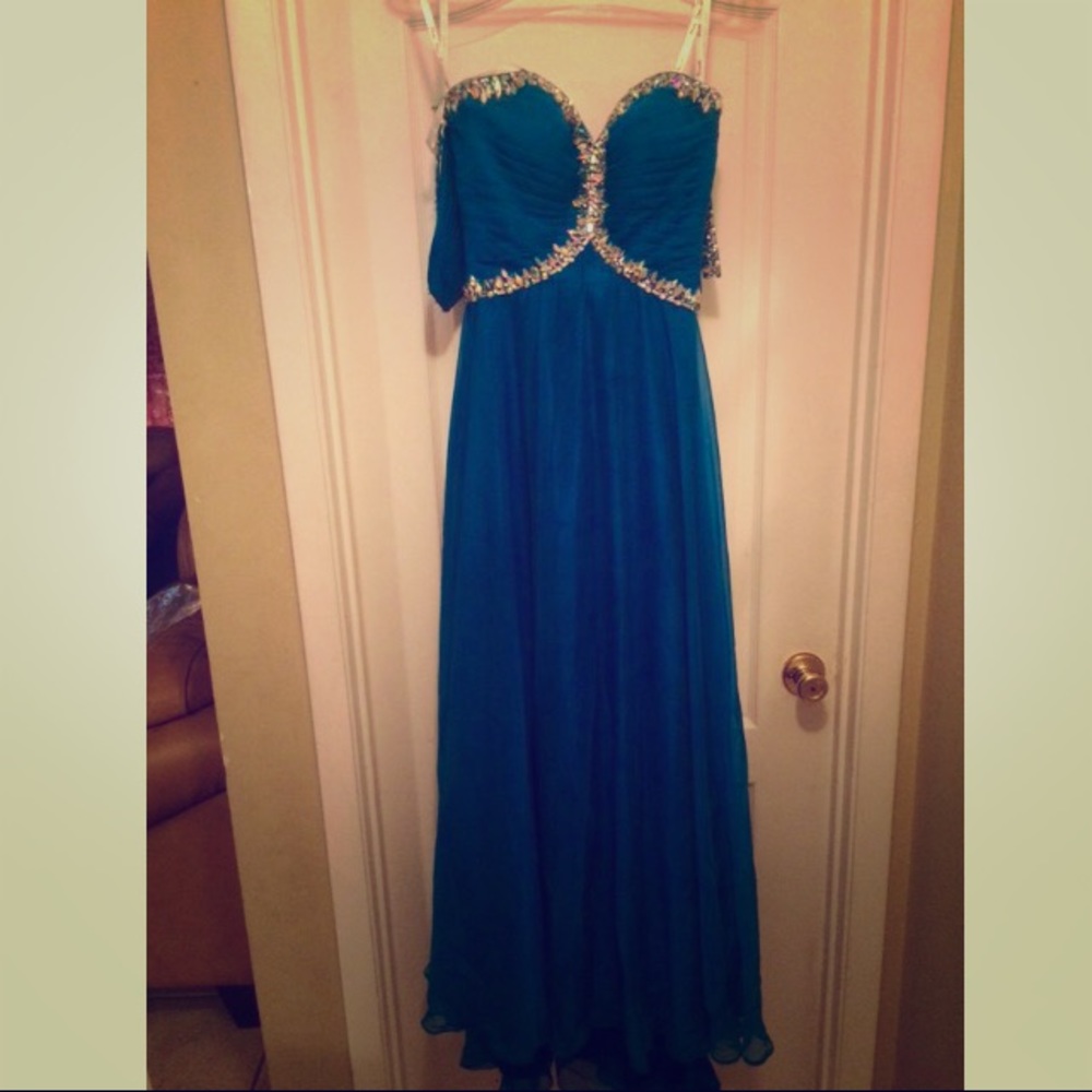 Long blue prom dress