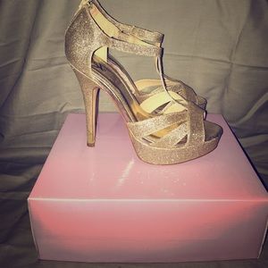 Size 8, Gold Prom Heels