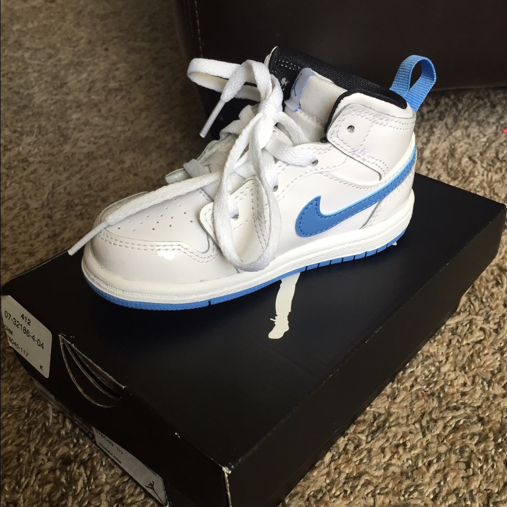 Jordan toddler size 7 shoe.