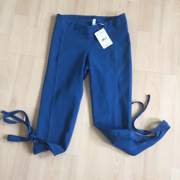 ✨FLASH SALE✨Free People • Turn Out Wrap Legging - Picture 2 of 4