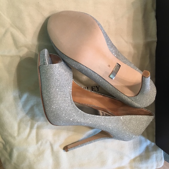 Badgley Mischka Silver Peep Toe Pump - Picture 2 of 3