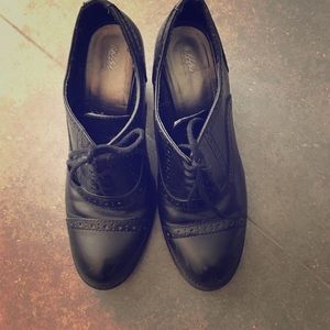 Mossimo Oxfords with Heel. Size 8