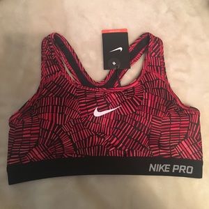 NWT NIKE SPORTS BRA