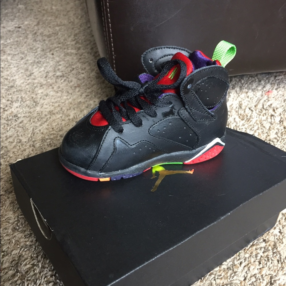 Jordan toddler size 7 shoe.
