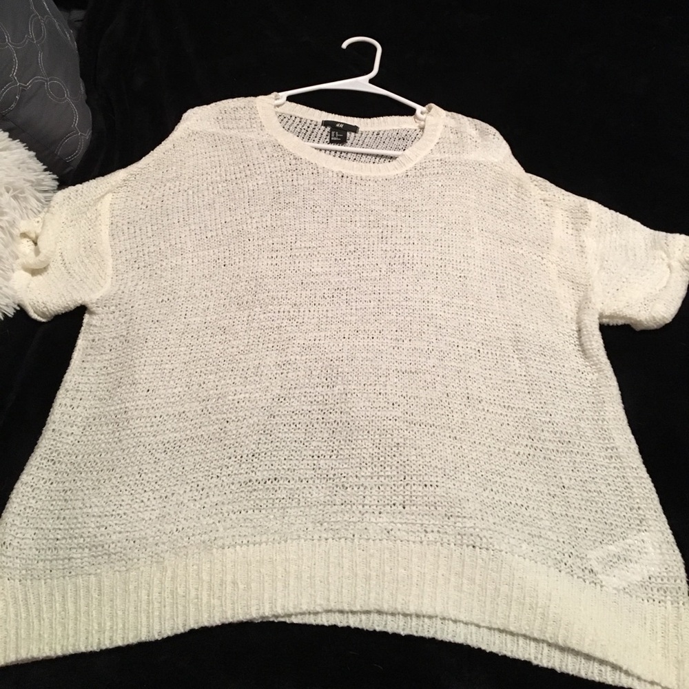 Short sleeve sweater