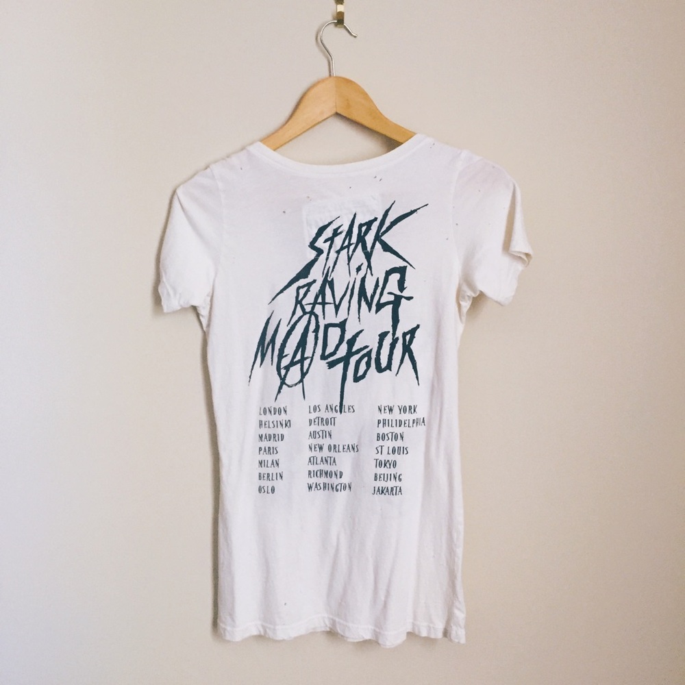 ➕Distressed Tour Shirt - Picture 2 of 5