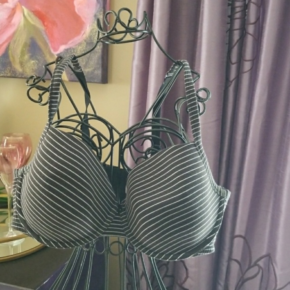 Two bras - Picture 3 of 4