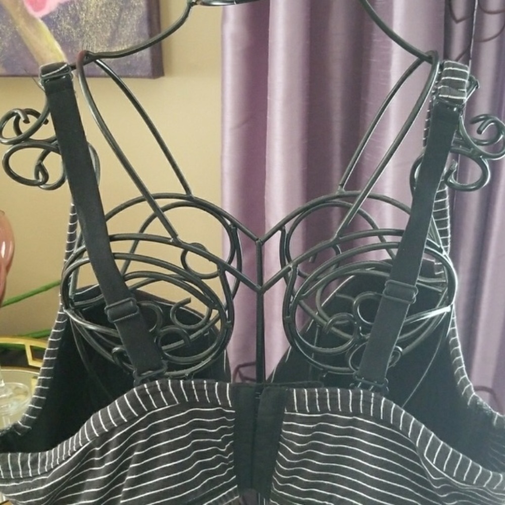 Two bras - Picture 4 of 4