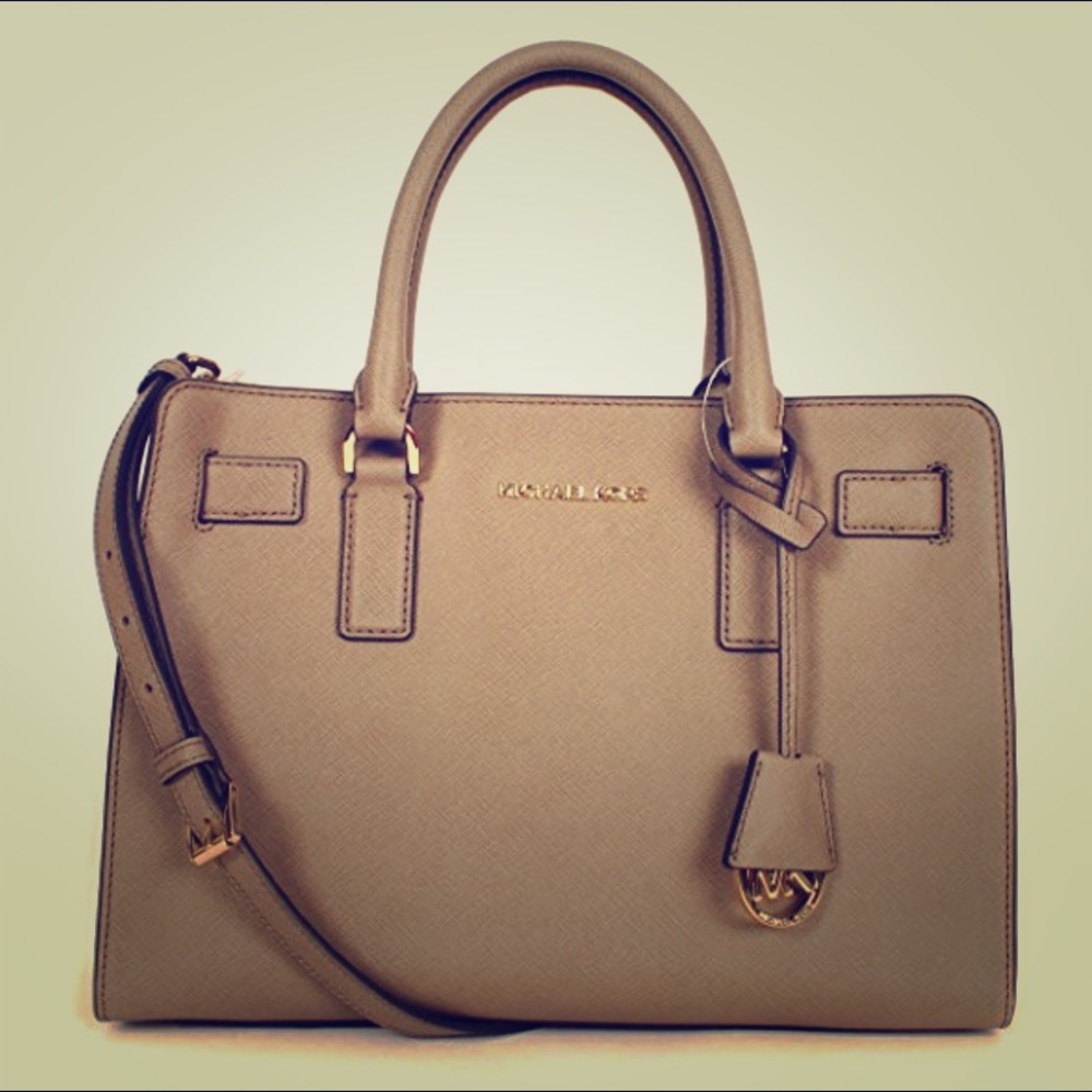 Michael Kors Dillon Top Zip East West Satchel 🌼🌼