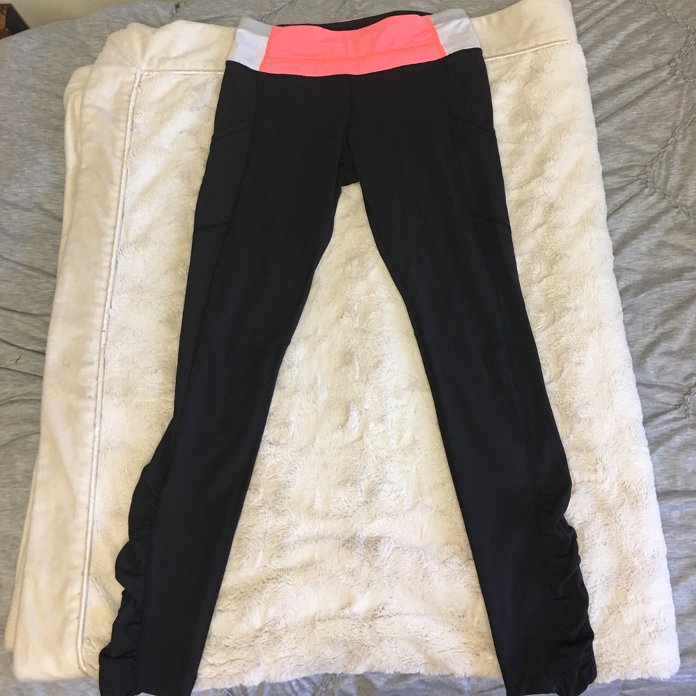 Lulu Lemon women's size 6 yoga pants