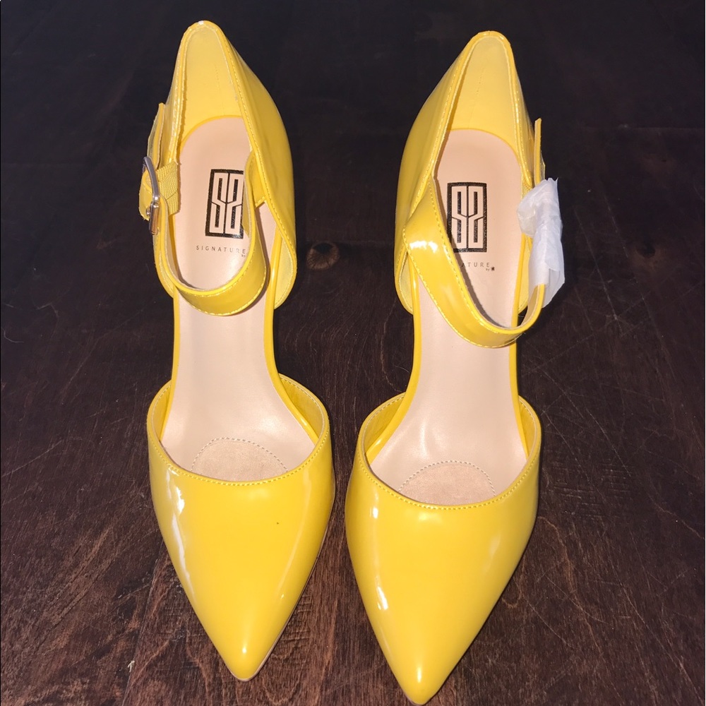 Brand new yellow high heel pumps