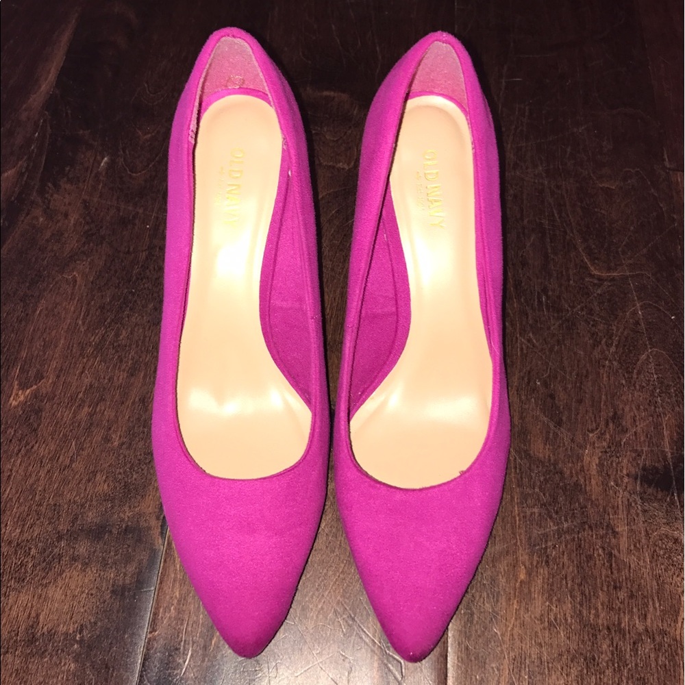 NWOT hot pink suede pumps
