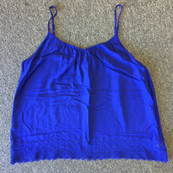 GAP Tops - GAP lace bottom tank